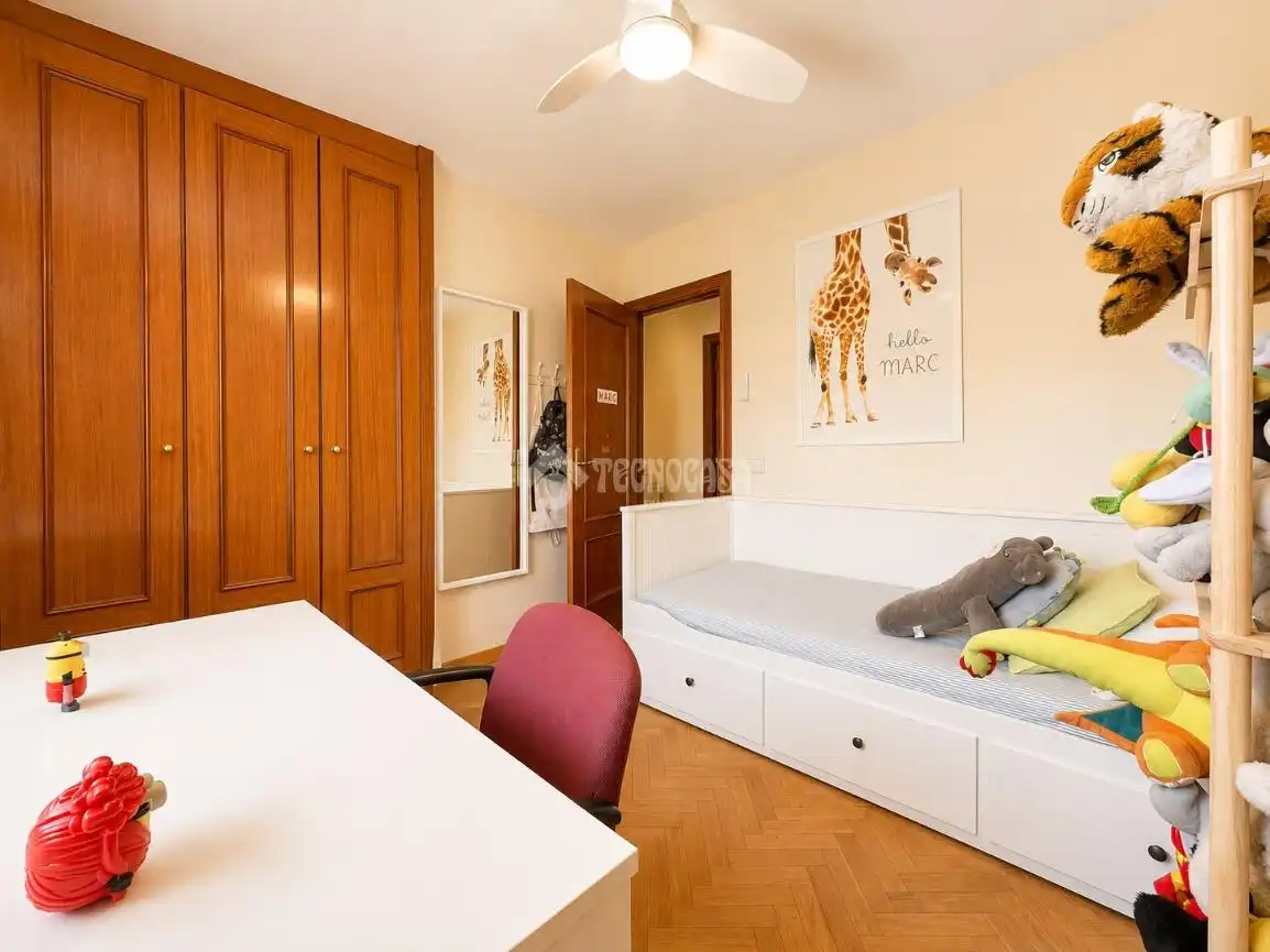 Habitación de Casa adosada en venta en Alcalá de Henares con Aire acondicionado, Calefacción y Parquet