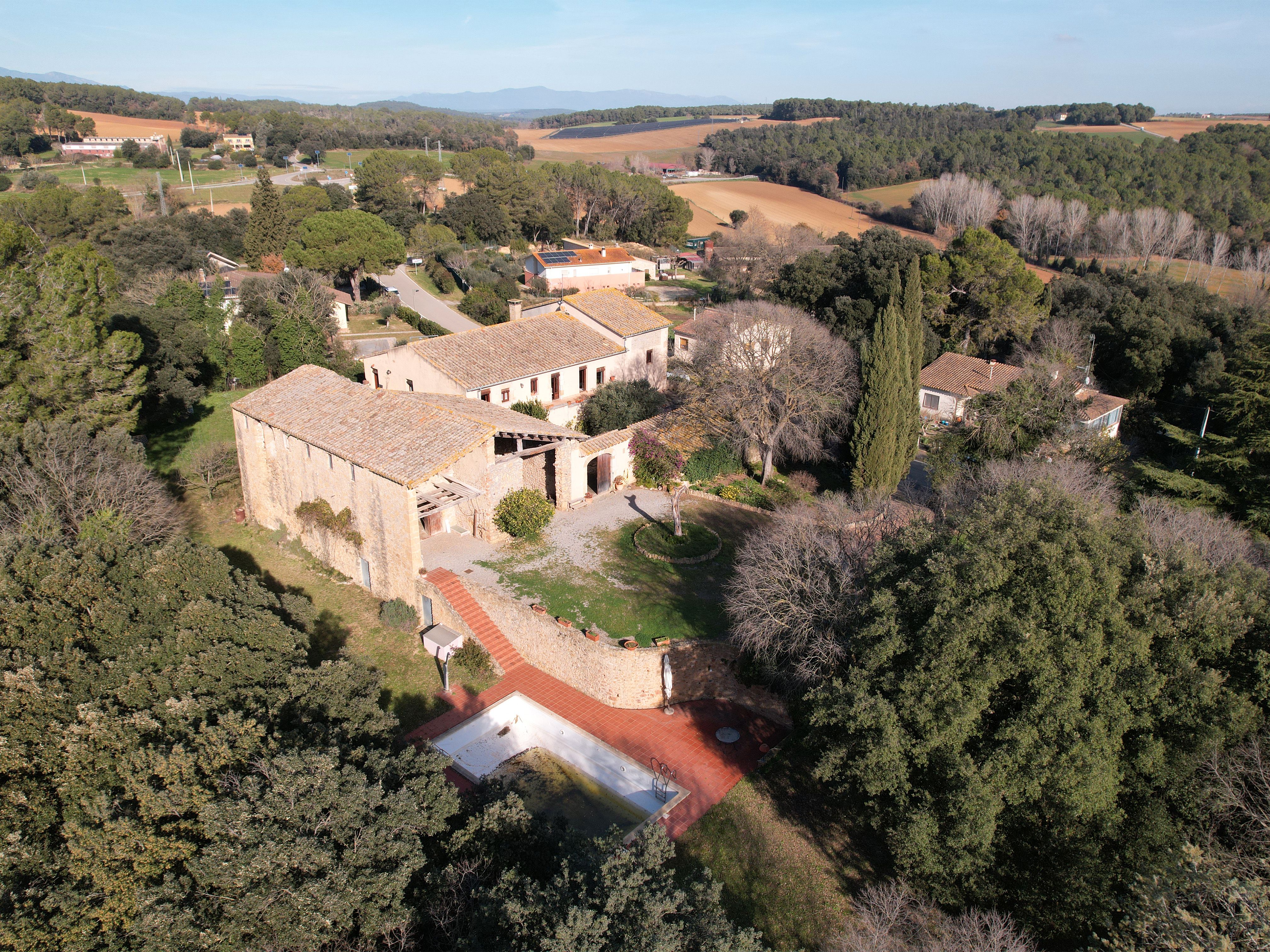 Exterior view of Single-family semi-detached for sale in Saus, Camallera i Llampaies  with Private garden