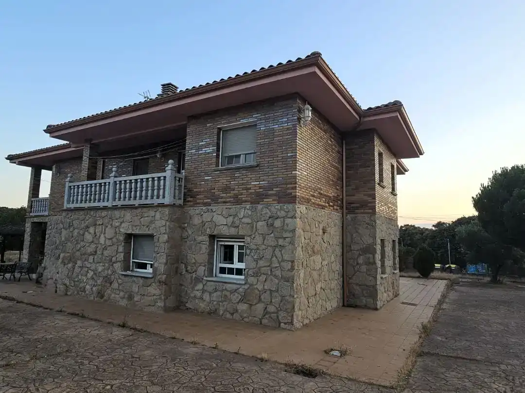 Vista exterior de Piso en venta en Valdemorillo con Aire acondicionado, Jardín privado y Trastero