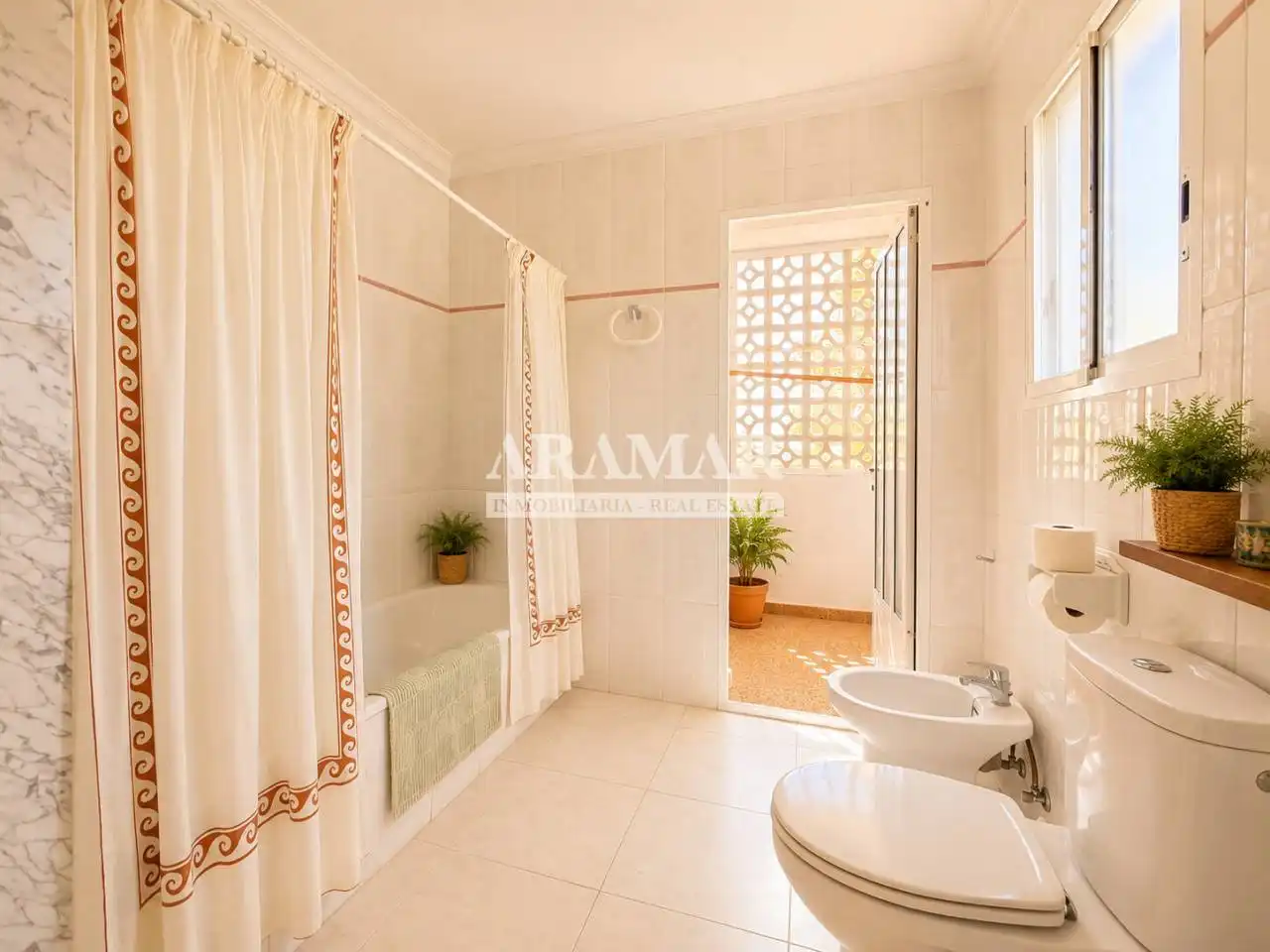 Baño de Casa o chalet en venta en Oliva con Jardín privado