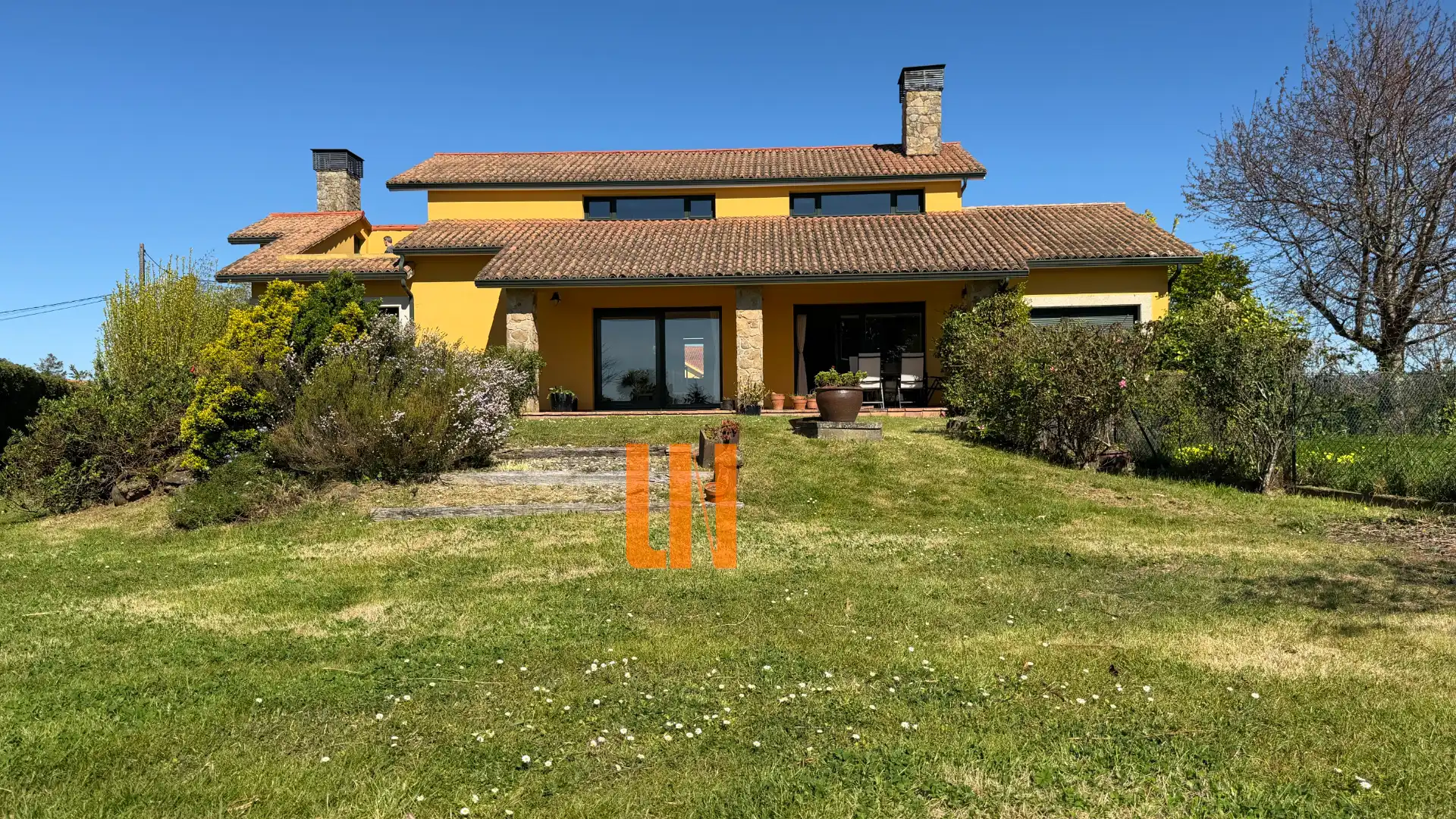 Exterior view of Houses for sale in Miño  with Heating, Private garden and Parquet flooring