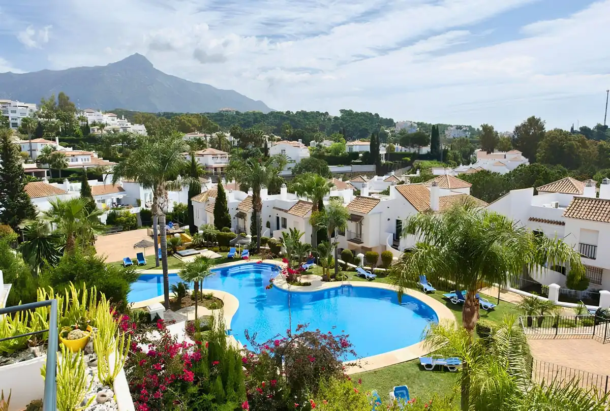 Vista exterior de Àtic en venda en Marbella amb Terrassa