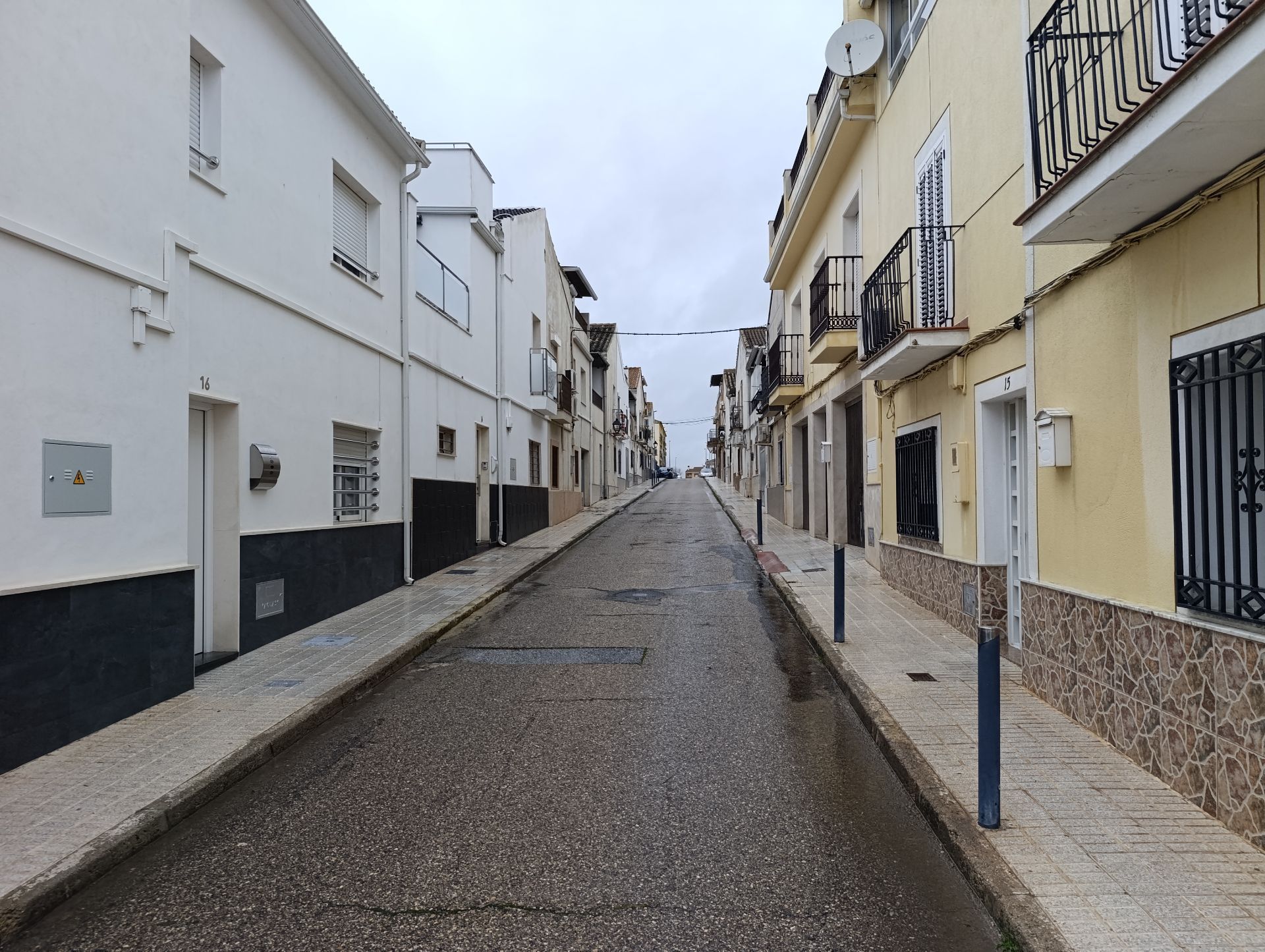 Vista exterior de Casa adosada en venda en Linares amb Aire condicionat, Calefacció i Terrassa