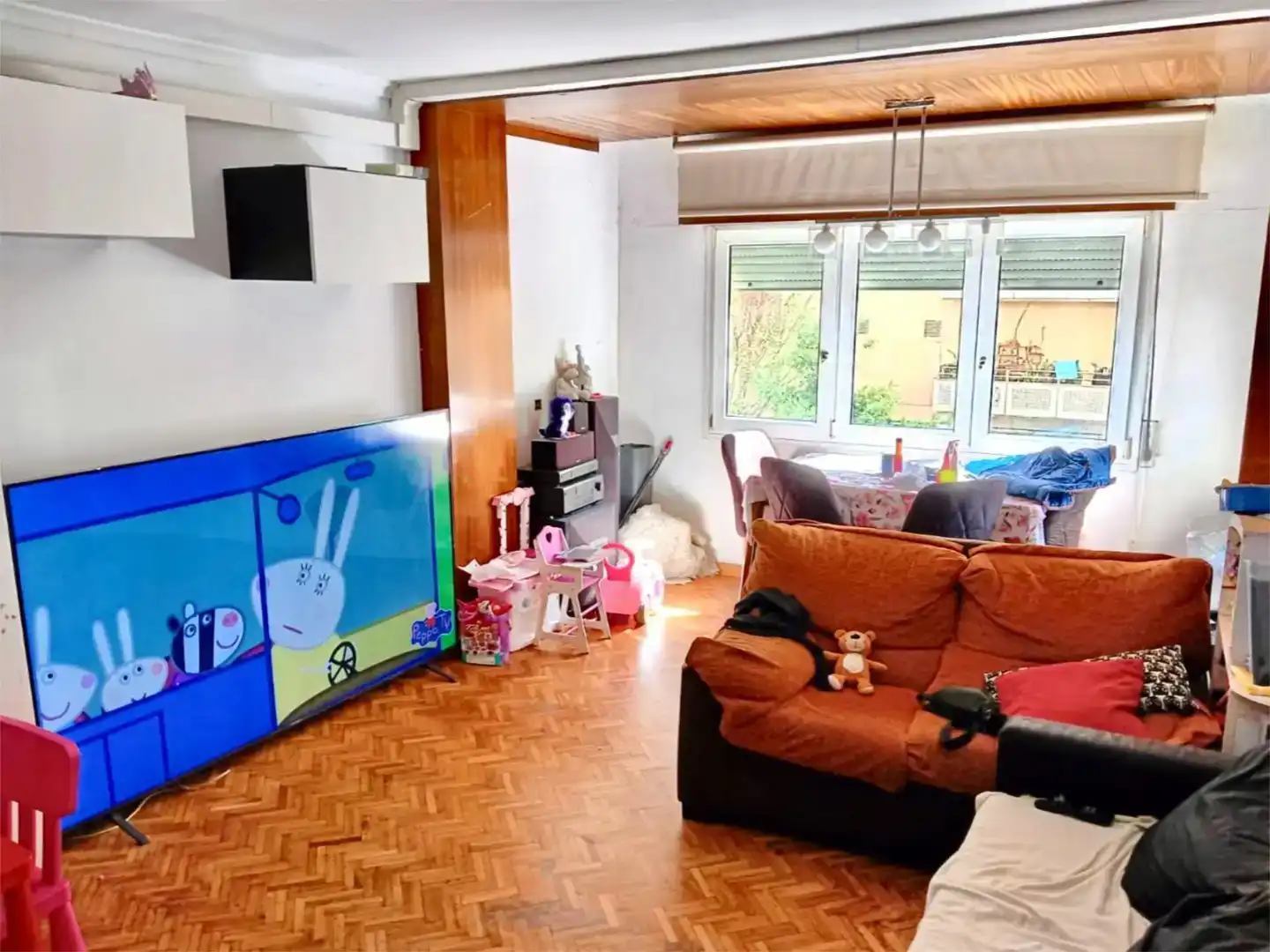 Sala d'estar de Pis en venda en Salt amb Aire condicionat, Parquet i Balcó