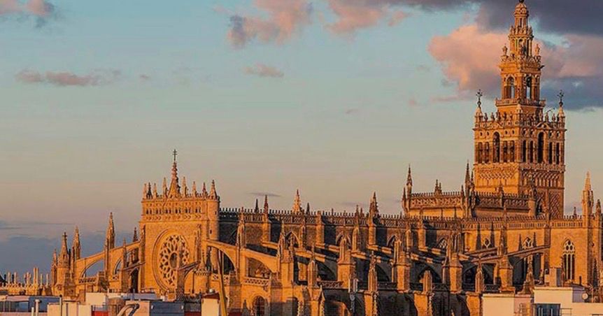 Exterior view of Flat for sale in  Sevilla Capital  with Air Conditioner, Storage room and Furnished