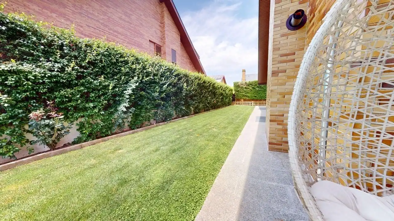 Garden of Houses for sale in Ciudalcampo  with Air Conditioner, Heating and Private garden