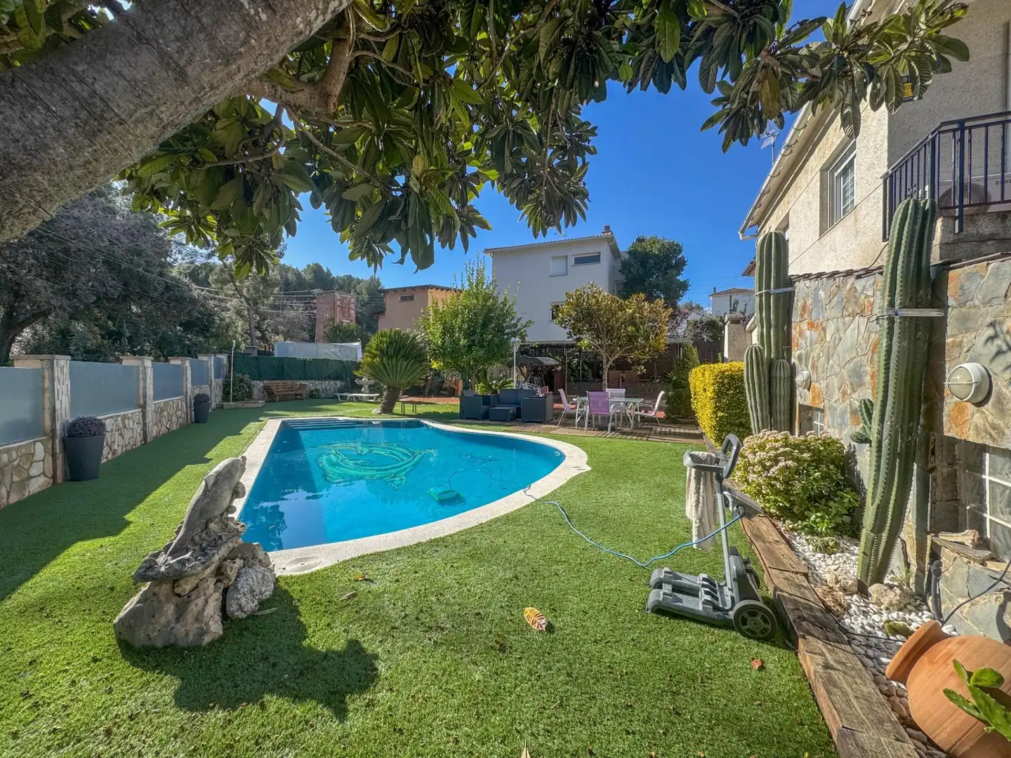 Piscina de Casa o chalet en venta en Sant Esteve Sesrovires con Aire acondicionado, Calefacción y Balcón