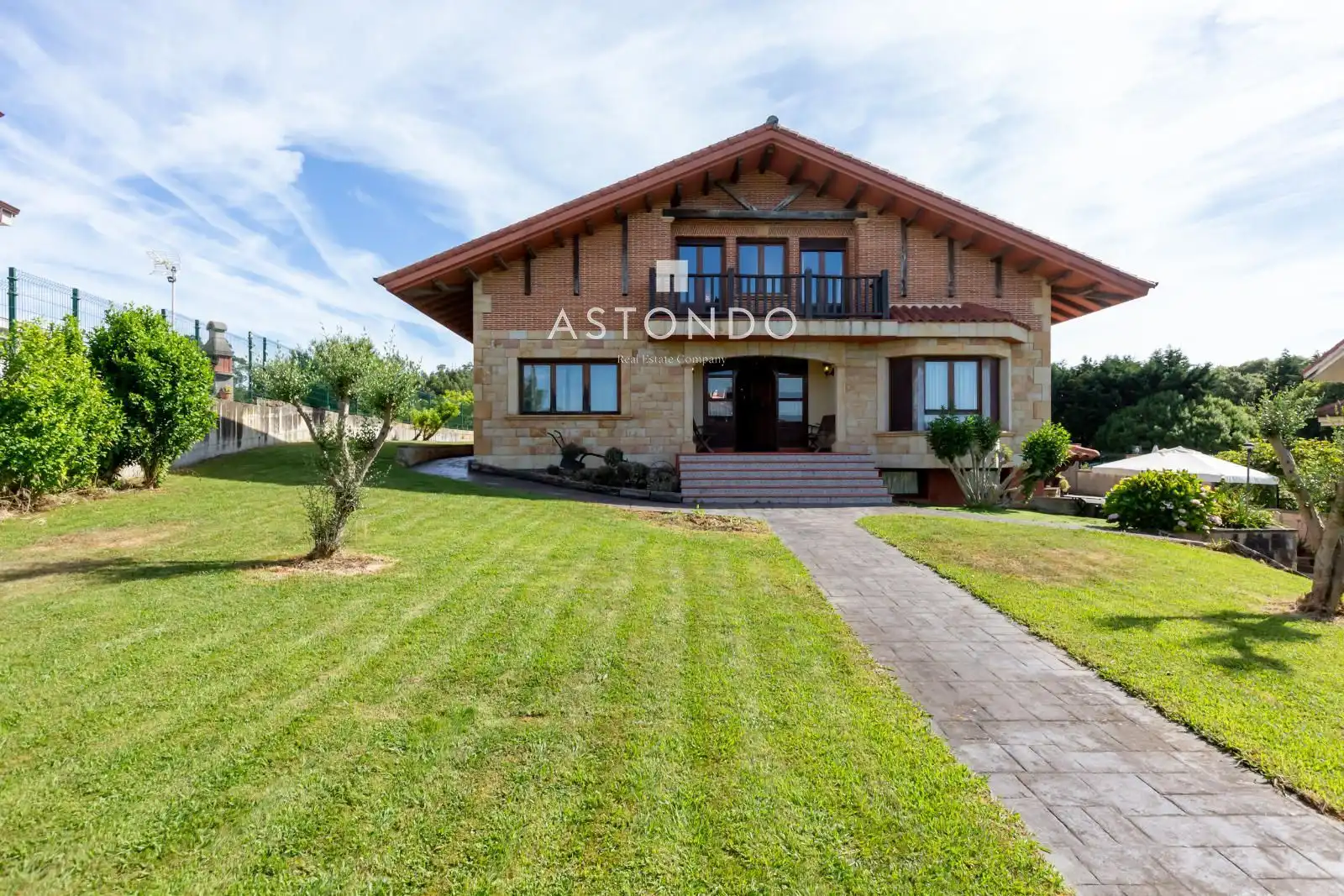 Vista exterior de Casa o chalet en venta en Bareyo con Calefacción, Jardín privado y Terraza