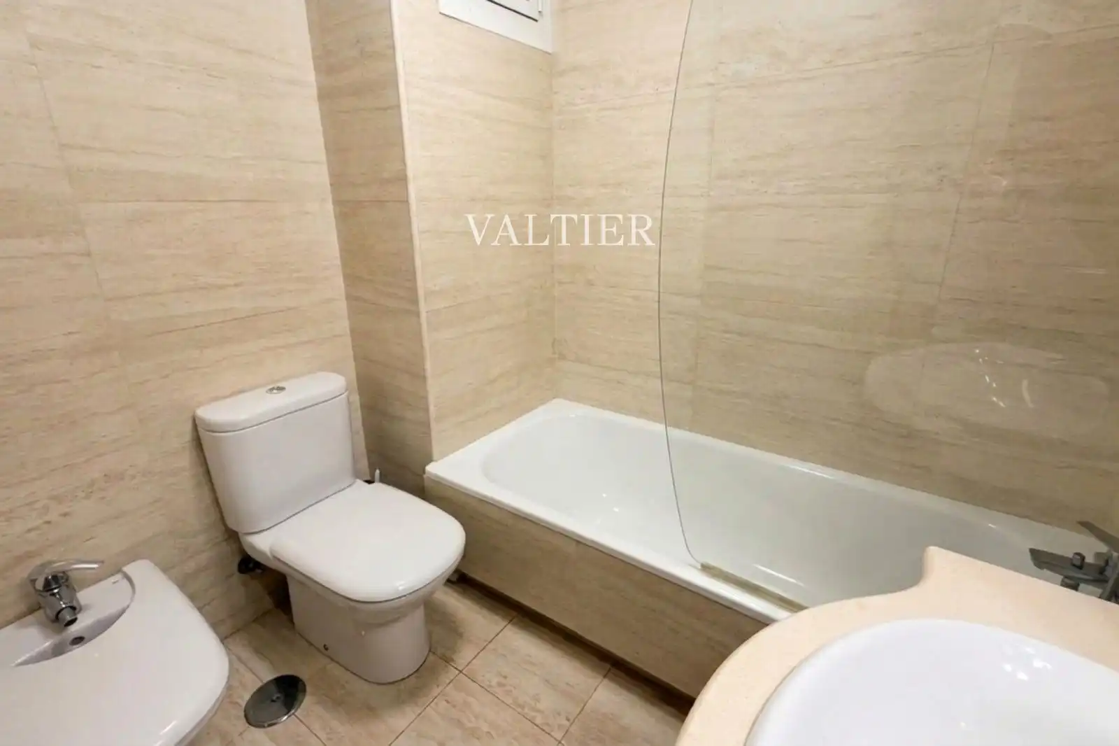 Badezimmer von Wohnung zur Miete in Madrid mit Klimaanlage, Terrasse und Möbliert