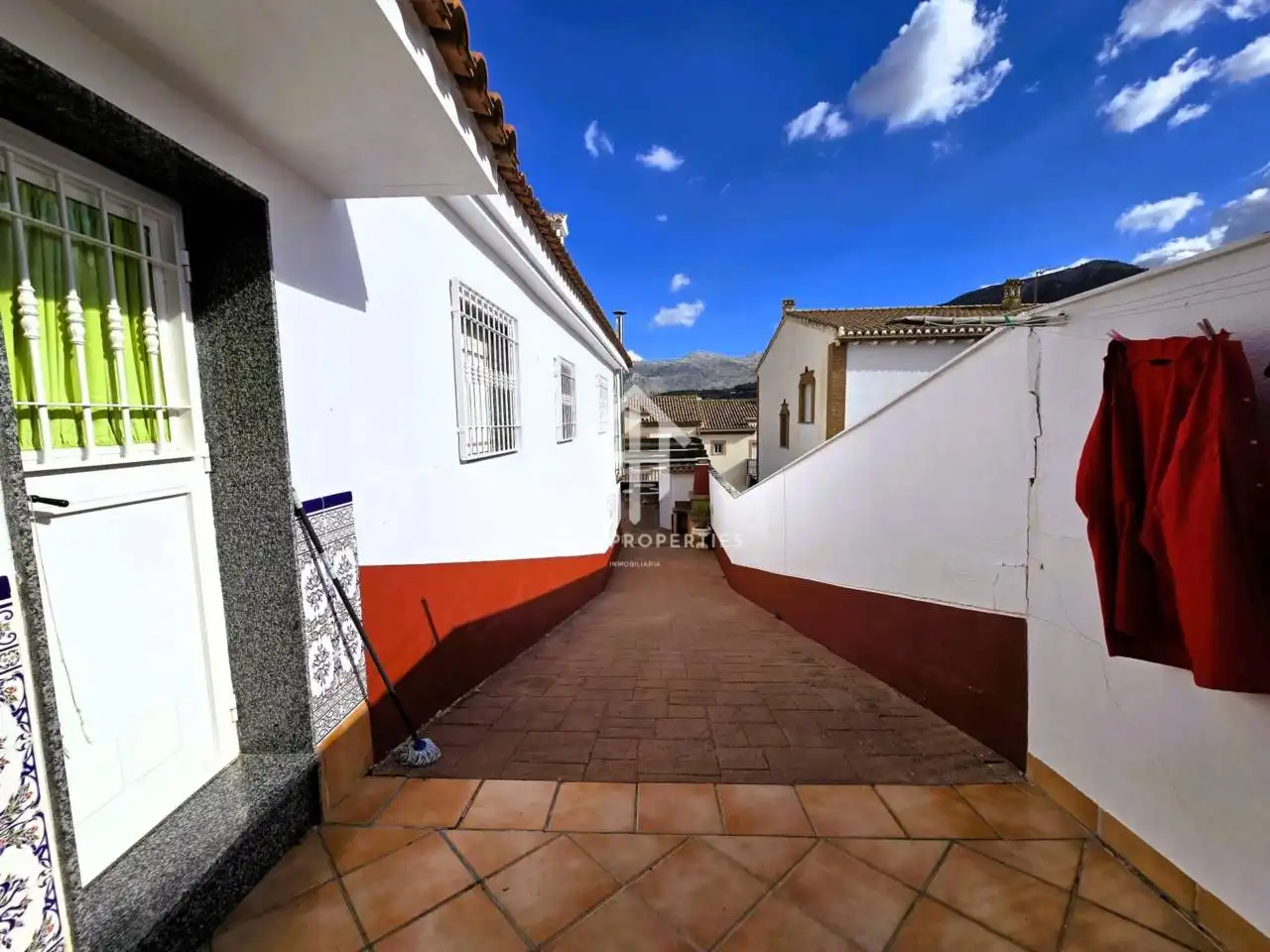 Vista exterior de Casa o xalet en venda en Loja amb Jardí privat, Terrassa i Piscina