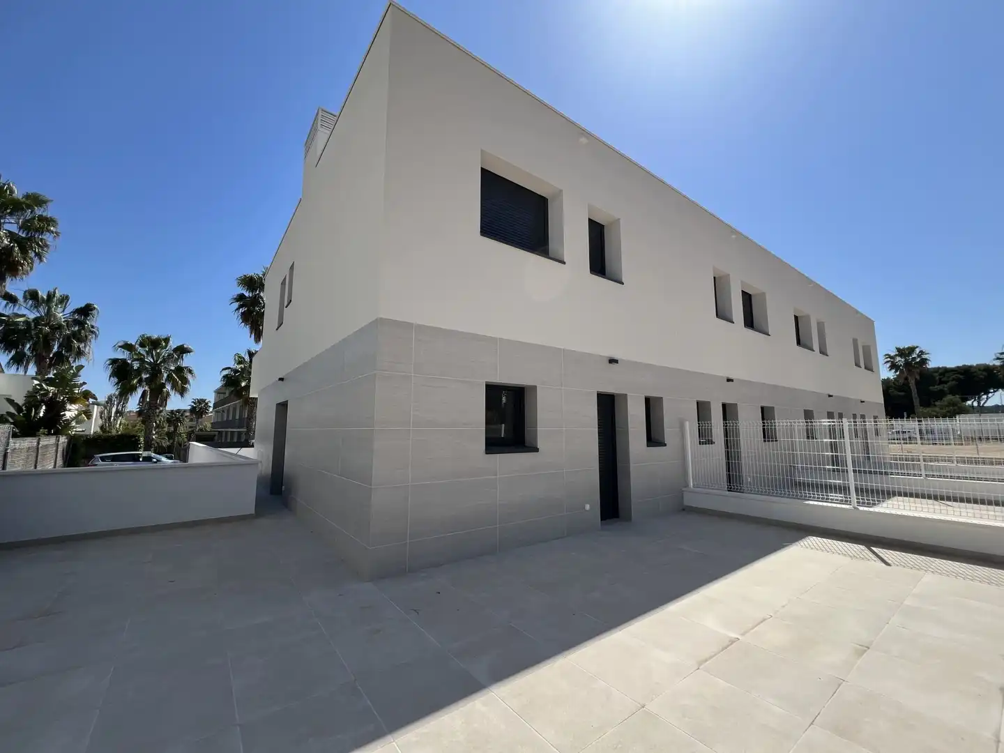 Außenansicht von Einfamilien-Reihenhaus zum Verkauf in Altafulla mit Klimaanlage, Heizung und Terrasse