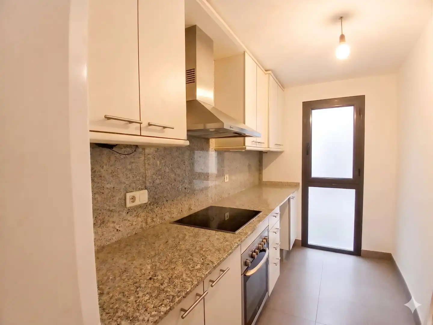 Küche von Wohnung zum Verkauf in Girona mit Klimaanlage, Heizung und Balkon