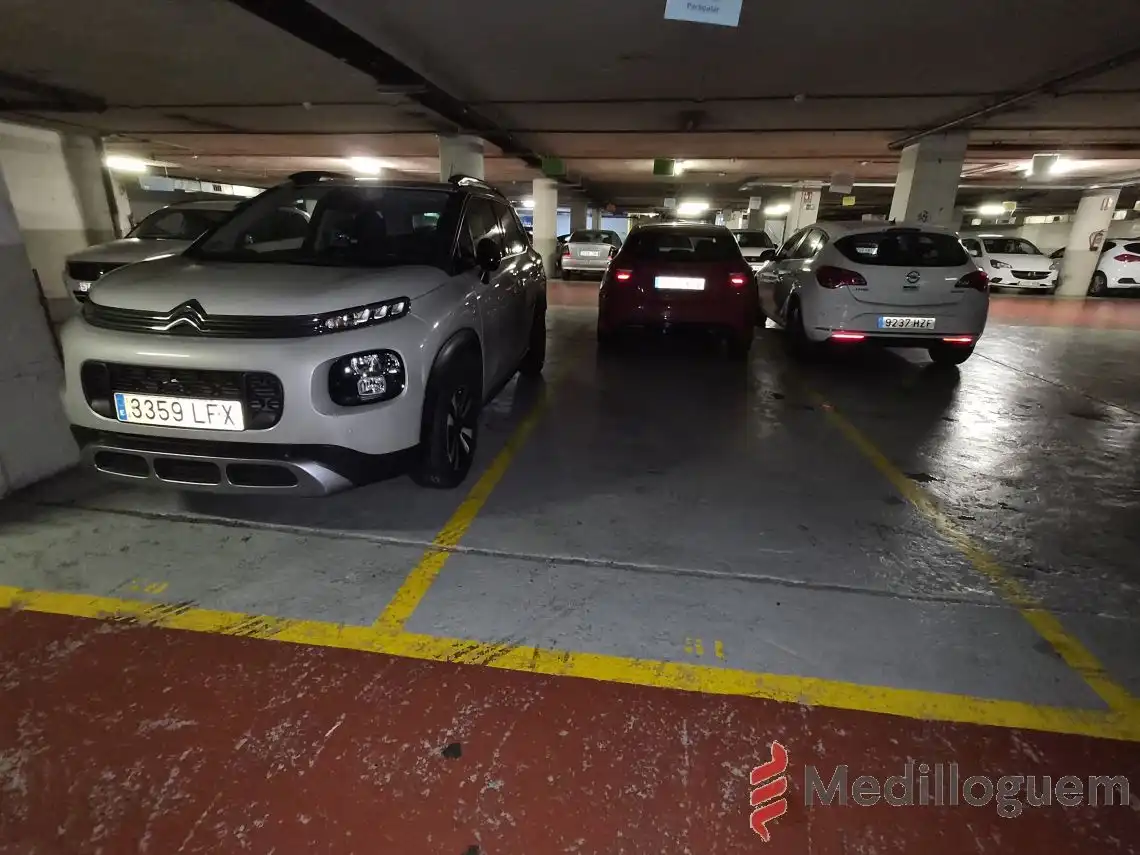 Parking de Oficina de alquiler en Les Corts