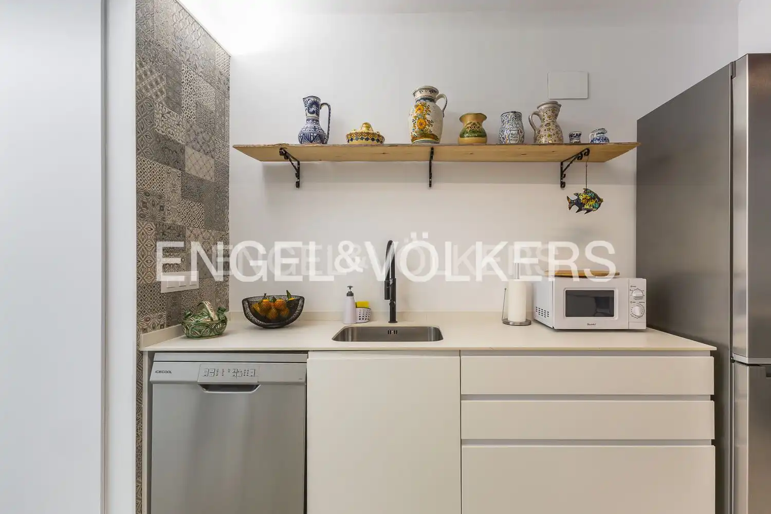 Cuina de Apartament de lloguer en Valencia amb Aire condicionat, Calefacció i Moblat