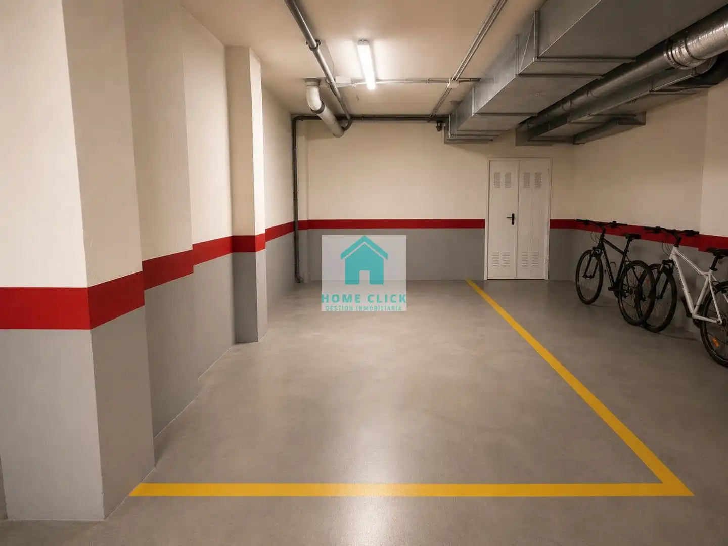 Aparcament de Apartament de lloguer en Benalmádena amb Aire condicionat, Calefacció i Jardí privat