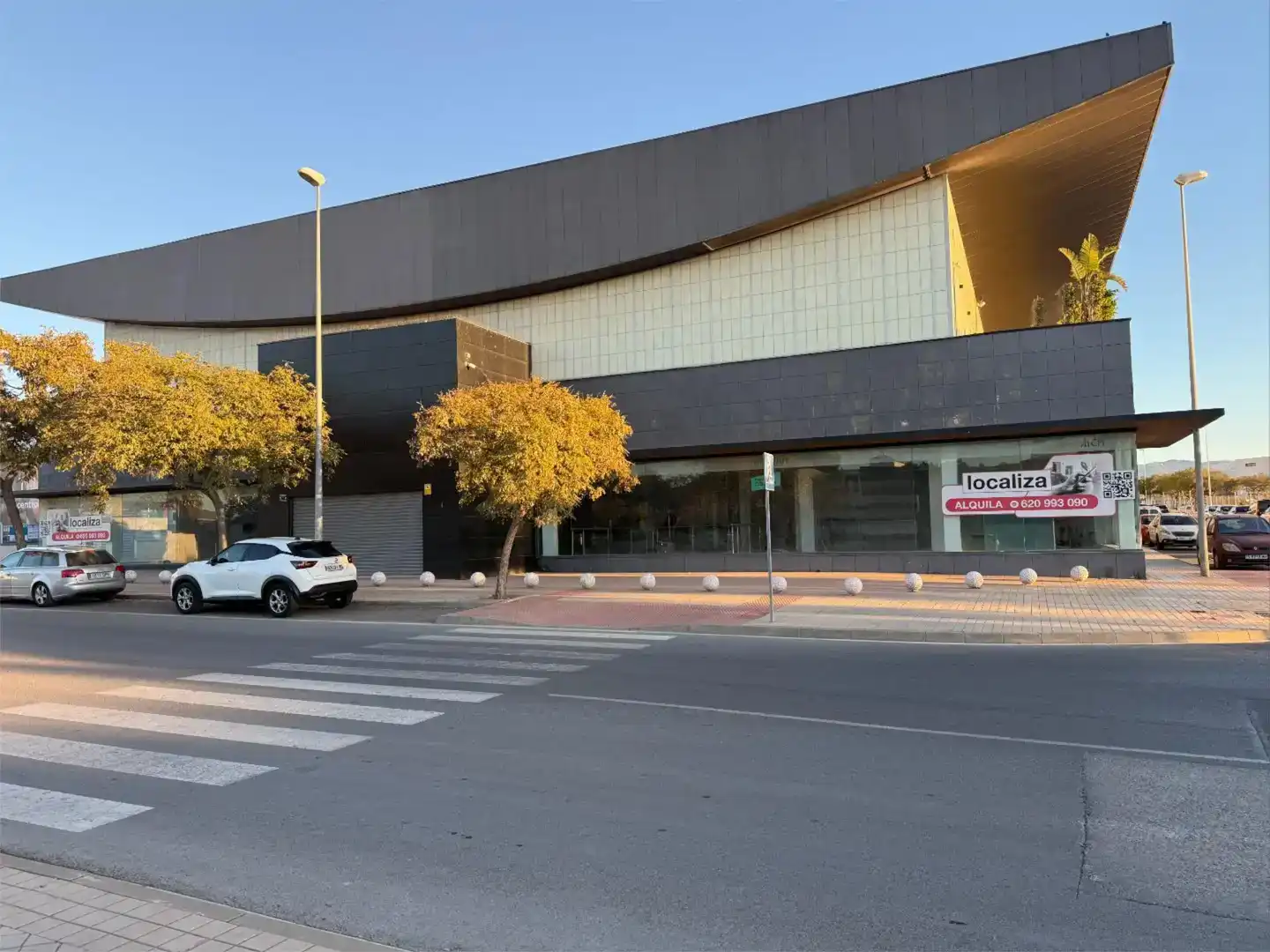 Vista exterior de Local de alquiler en Almería