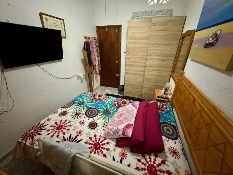 Schlafzimmer von Erdgeschoss zum Verkauf in Cullera mit Klimaanlage, Heizung und Privatgarten