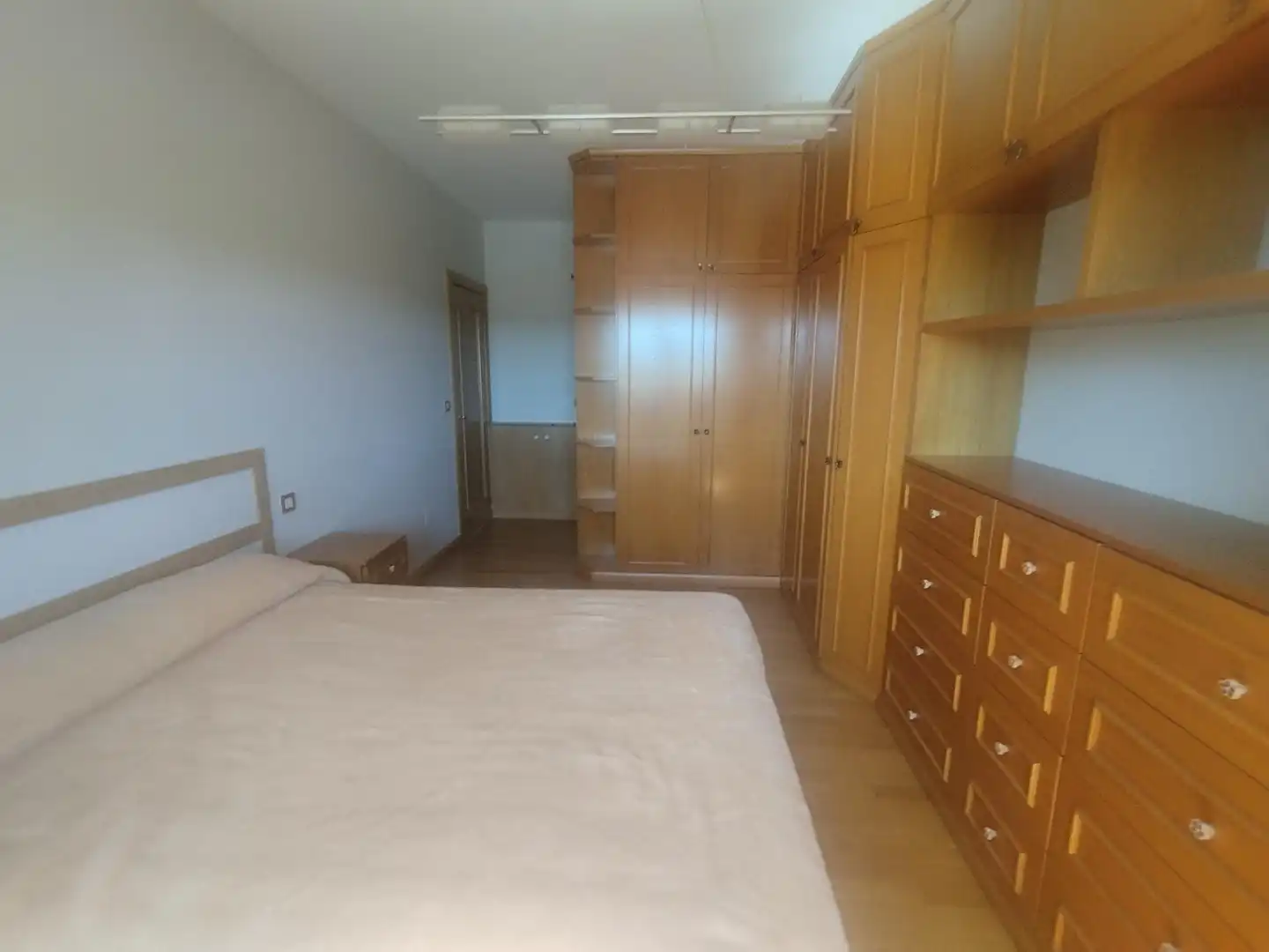 Dormitori de Apartament de lloguer en Lugo amb Calefacció, Terrassa i Traster