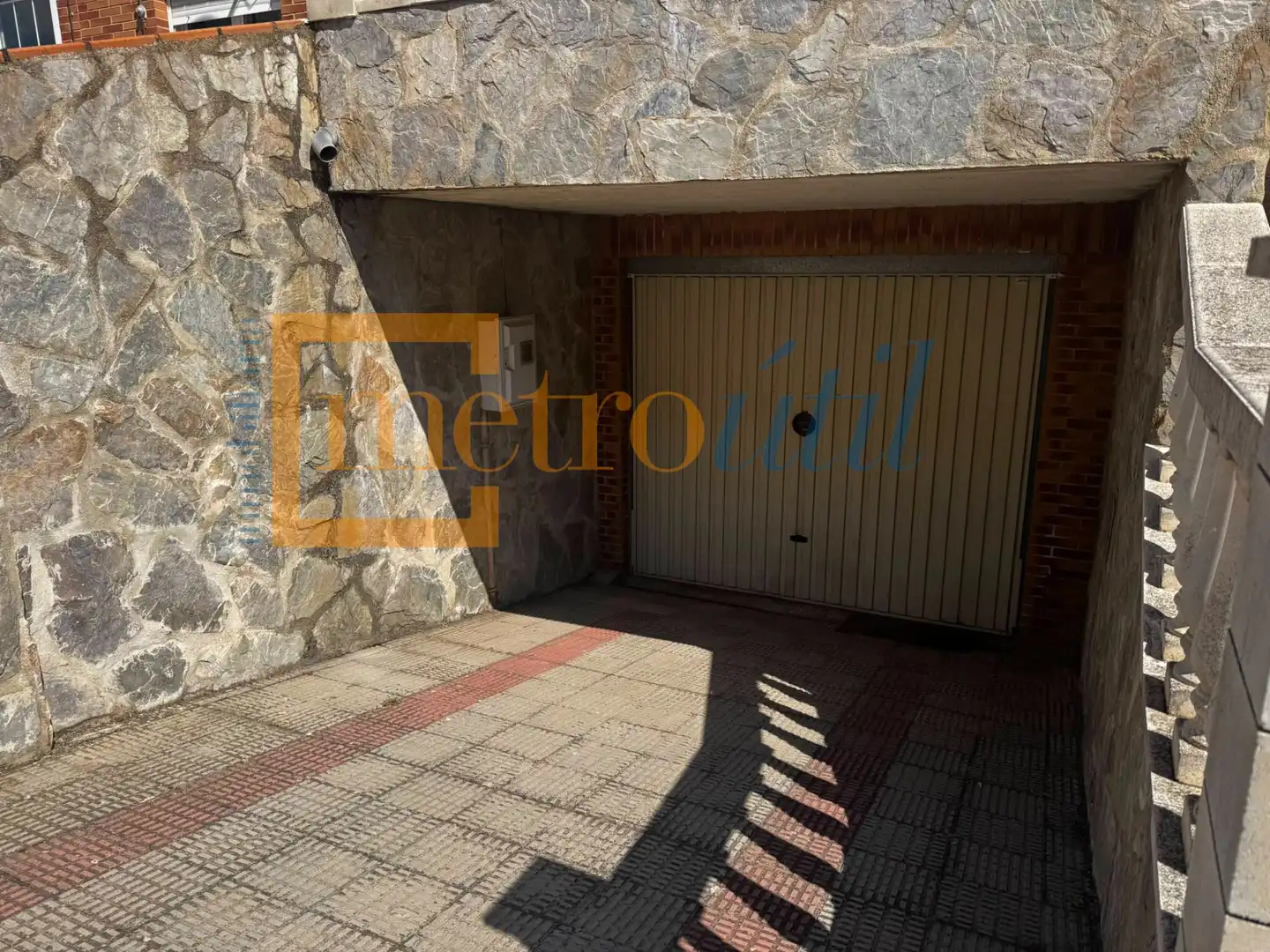 Aparcament de Casa adosada en venda en Galindo y Perahuy amb Calefacció, Jardí privat i Parquet