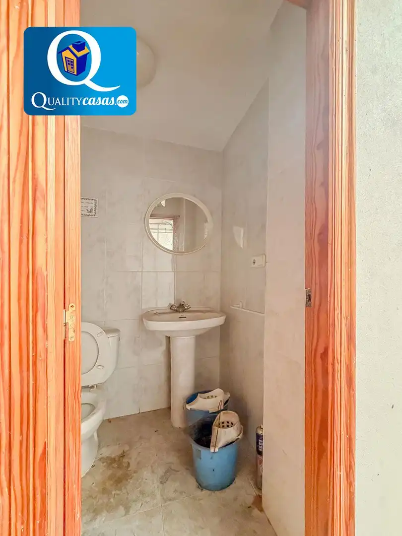 Badezimmer von Fabrikhallen zum Verkauf in Alicante / Alacant