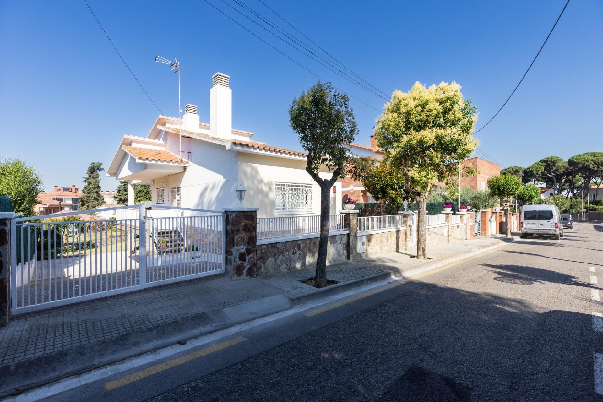 Vista exterior de Casa o xalet en venda en Sant Fost de Campsentelles amb Calefacció, Jardí privat i Terrassa