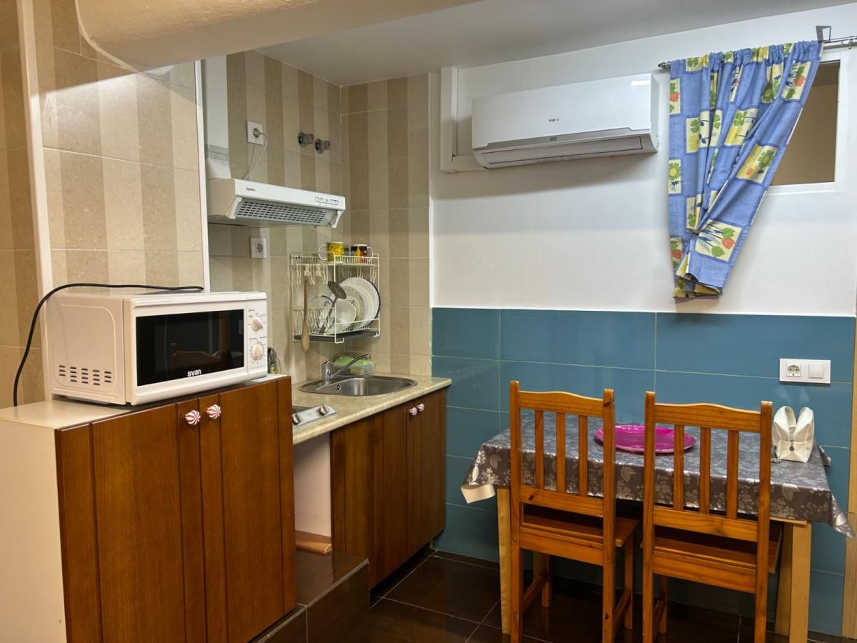 Kitchen of Study to rent in L'Hospitalet de Llobregat  with Air Conditioner, Heating and Furnished