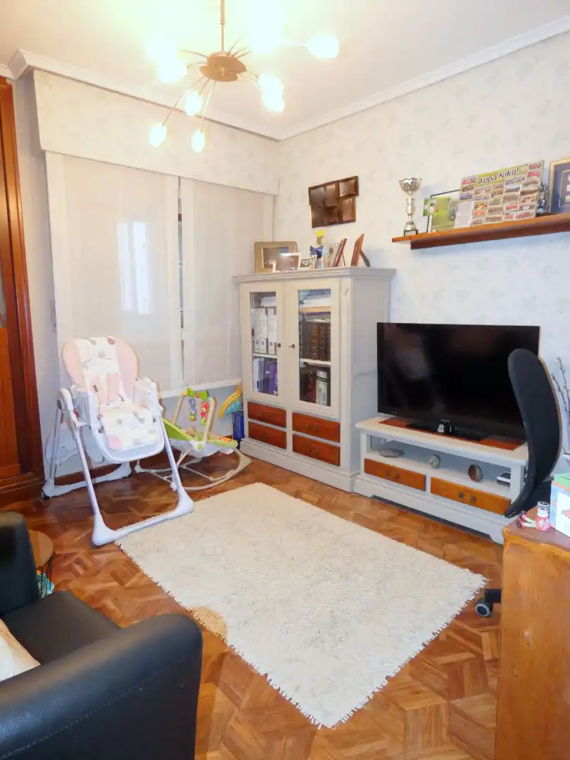 Sala d'estar de Pis en venda en Bilbao  amb Calefacció, Parquet i Terrassa