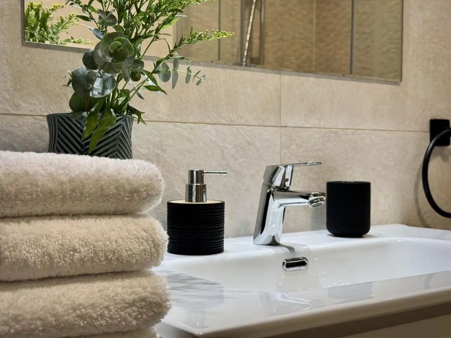 Bathroom of Apartments for rent in Benidorm  with Air Conditioner, Furnished and Community pool