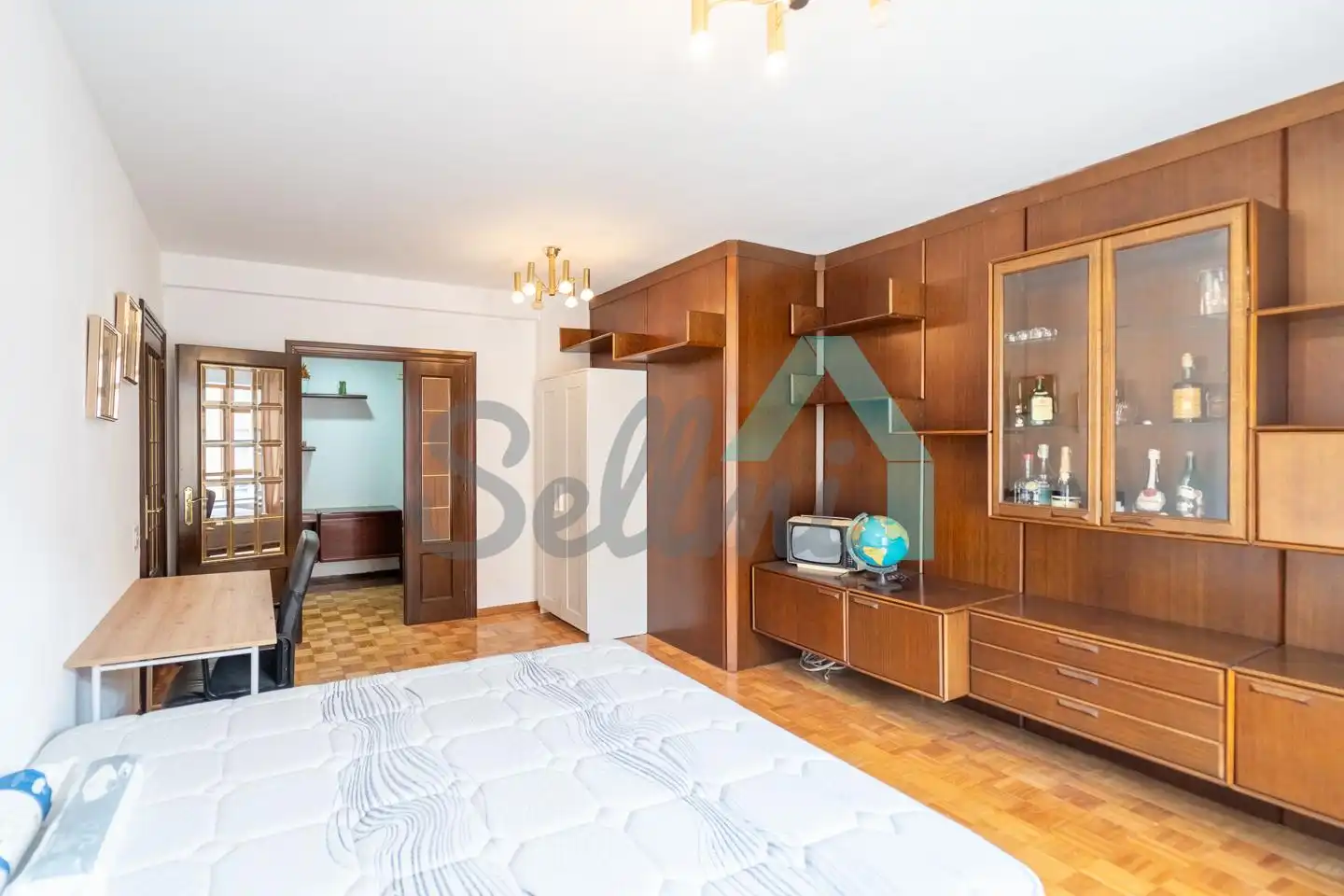 Bedroom of Flat for share in Oviedo   with Heating, Parquet flooring and Furnished