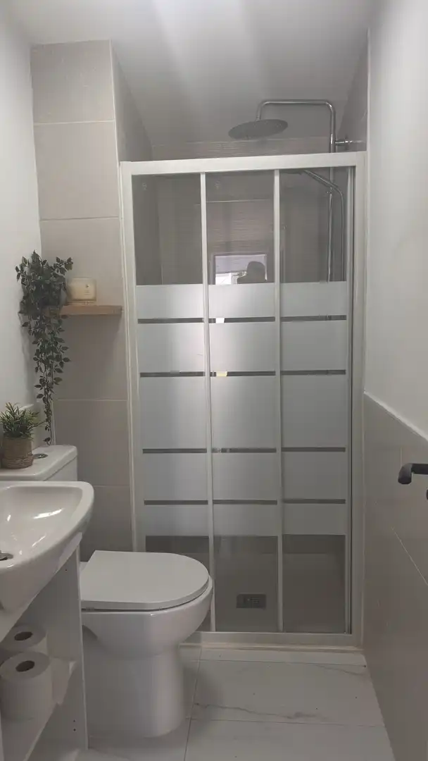 Bany de Casa o xalet en venda en Escalona amb Aire condicionat, Terrassa i Piscina