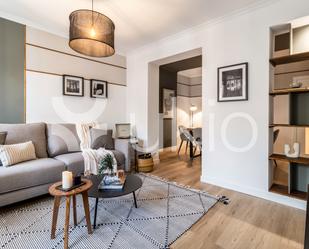 Sala d'estar de Apartament de lloguer en  Madrid Capital amb Aire condicionat, Calefacció i Moblat