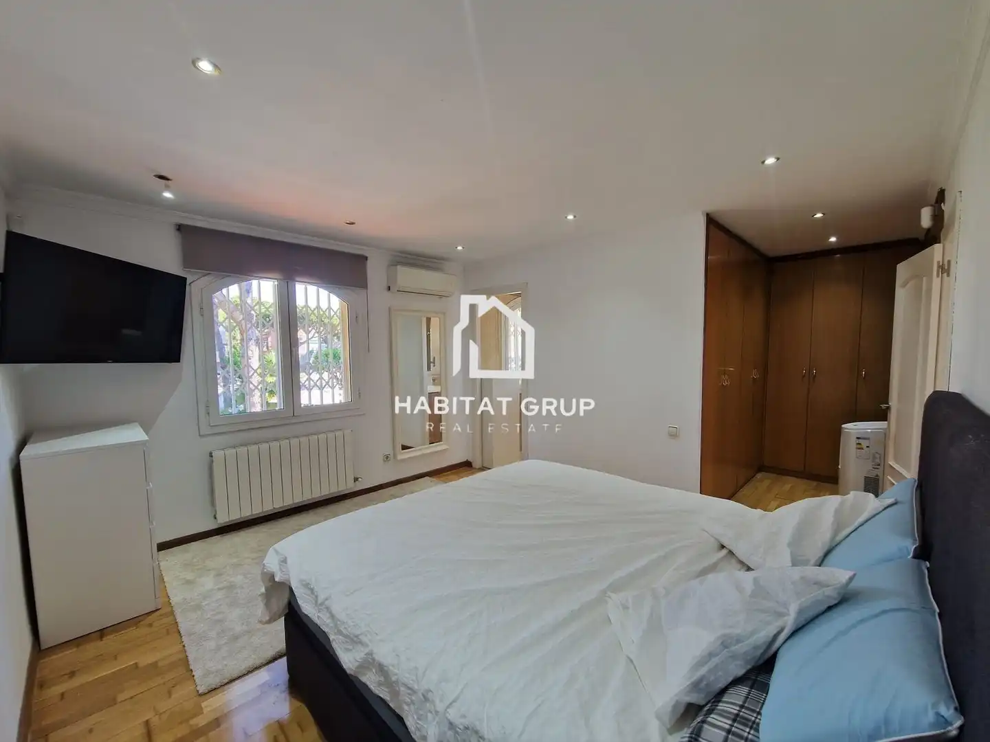 Bedroom of Houses for sale in Castelldefels  with Air Conditioner, Heating and Private garden