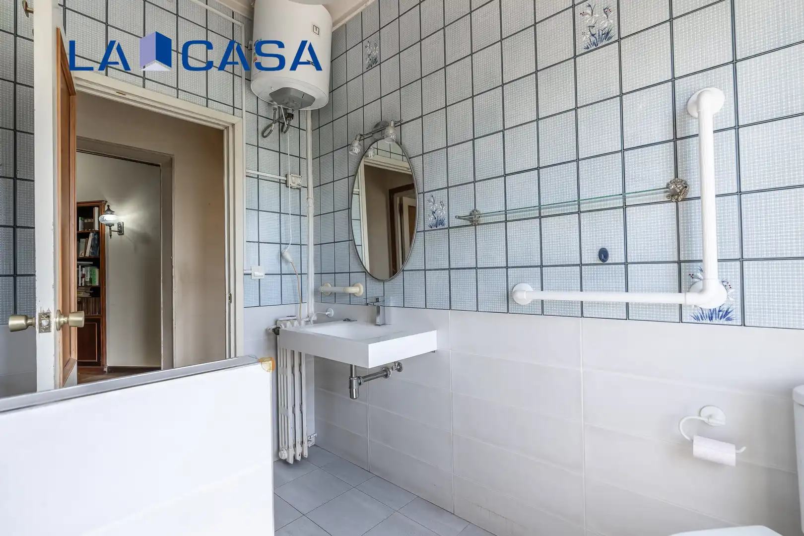 Baño de Piso en venta en Madrid con Calefacción, Terraza y Trastero
