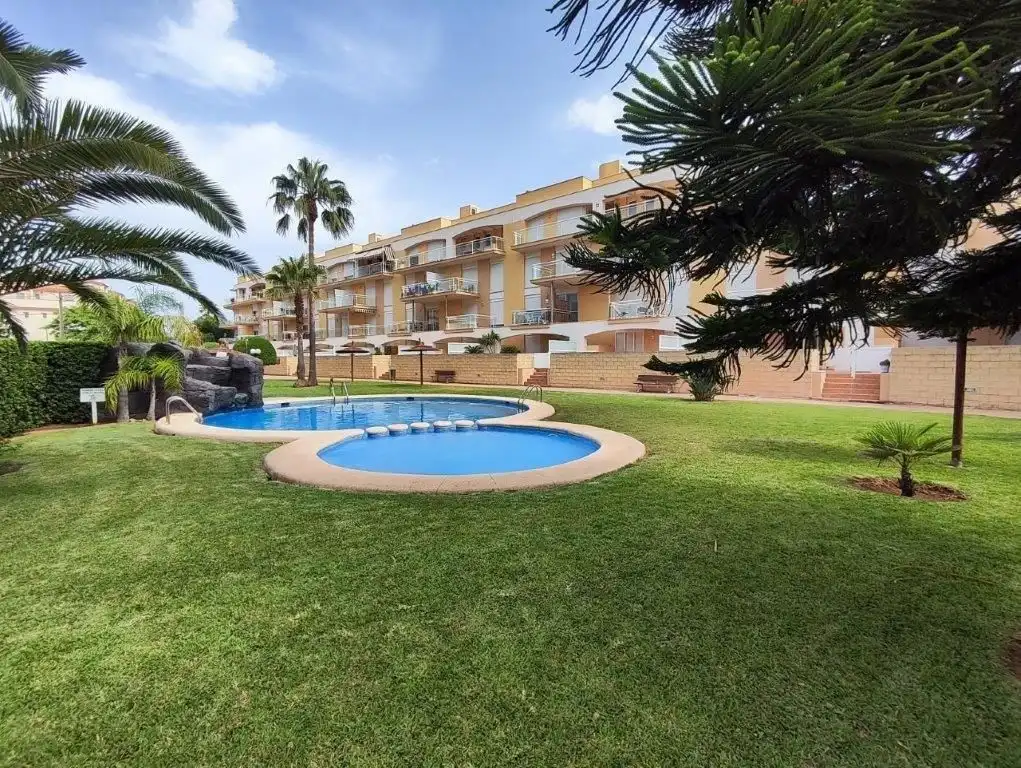 Piscina de Apartament en venda en Dénia amb Aire condicionat, Calefacció i Terrassa