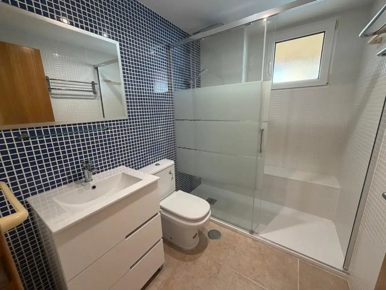 Baño de Apartamento en venta en La Manga del Mar Menor con Aire acondicionado, Calefacción y Jardín privado