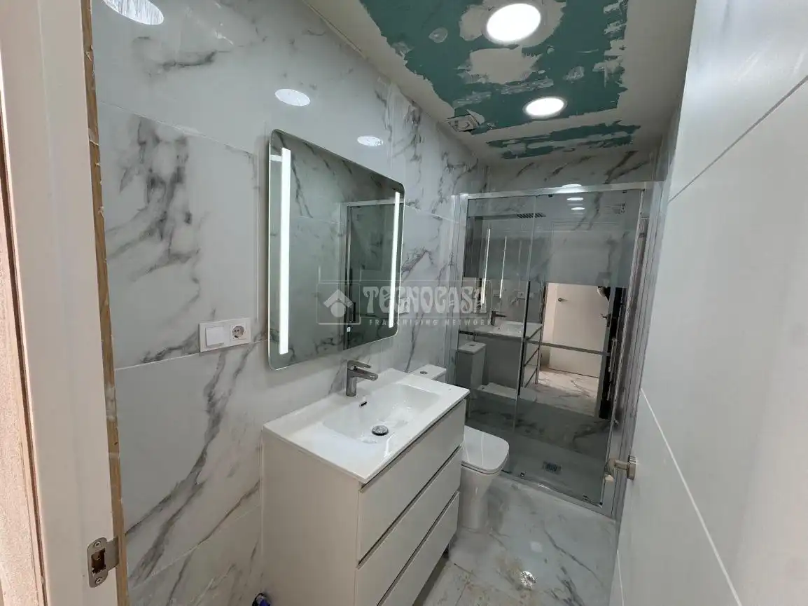 Baño de Casa adosada en venta en Iznalloz
