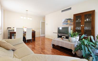 Living room of Flat for sale in Barberà del Vallès  with Air Conditioner and Balcony