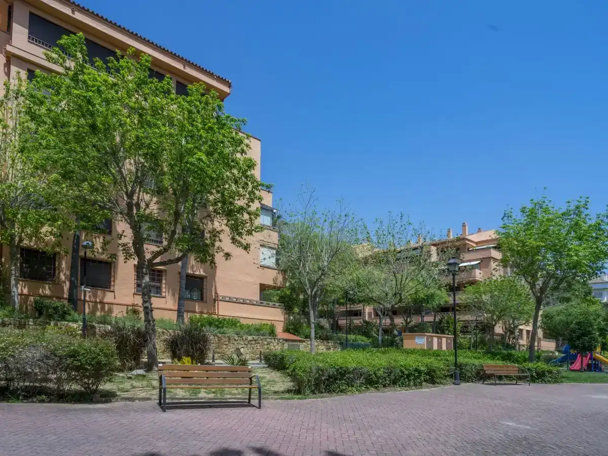Vista exterior de Apartament en venda en Marbella amb Aire condicionat i Piscina