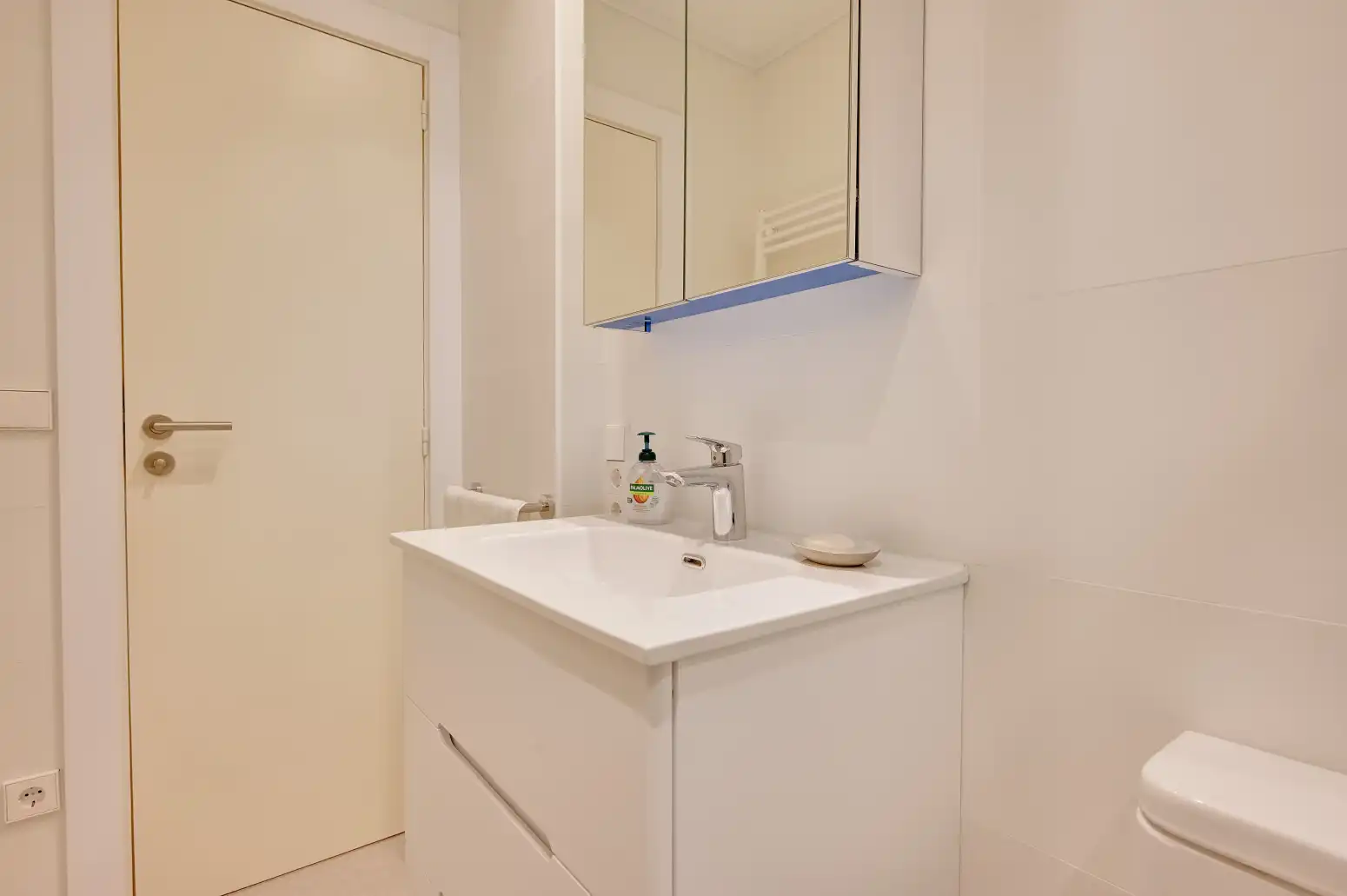 Bathroom of Flat for sale in  Pamplona / Iruña  with Heating and Parquet flooring