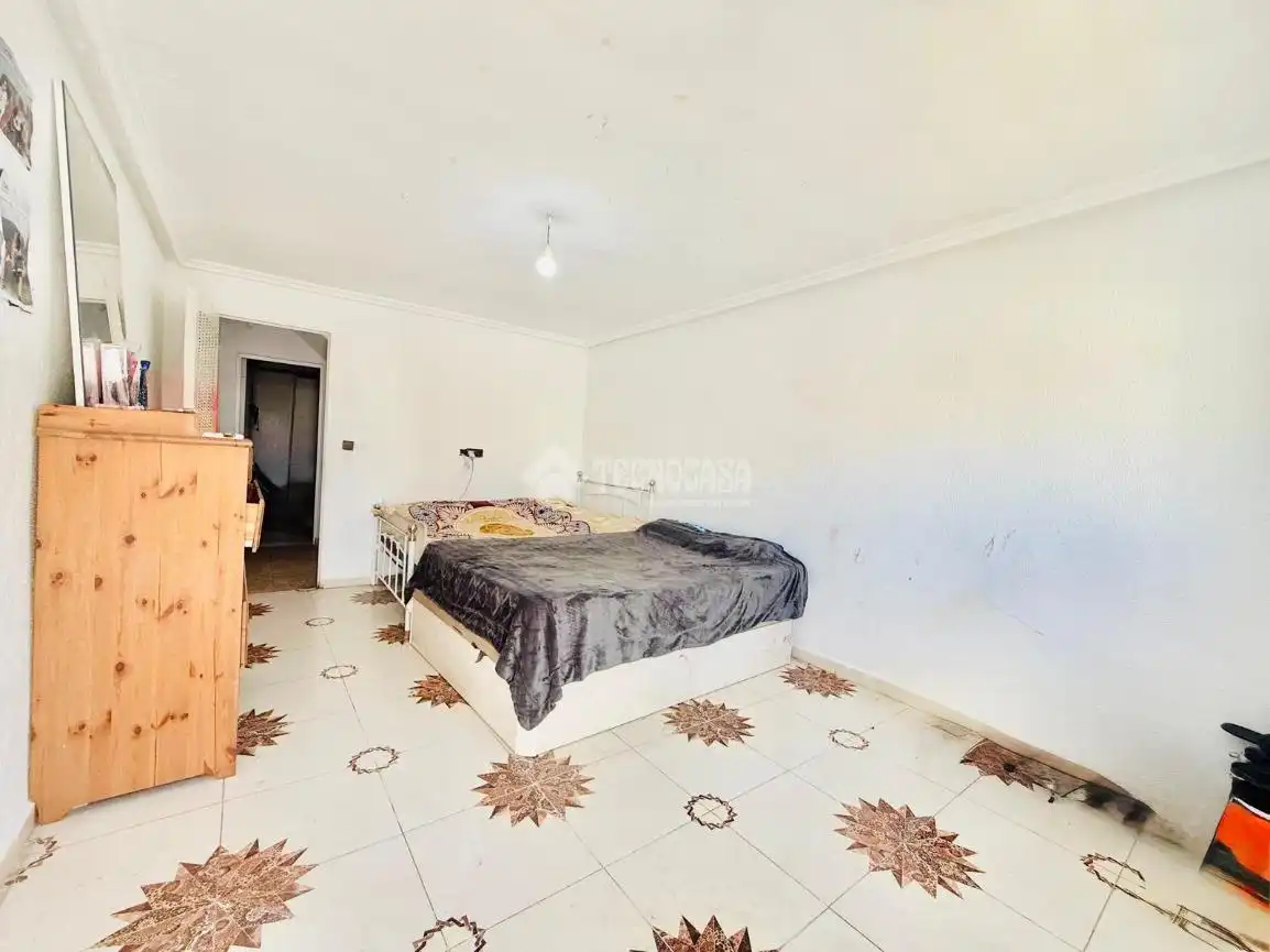 Dormitori de Casa adosada en venda en Almería amb Terrassa i Balcó
