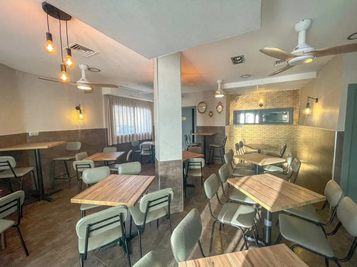 Commercial properties for rent in Valencia  with Air Conditioner