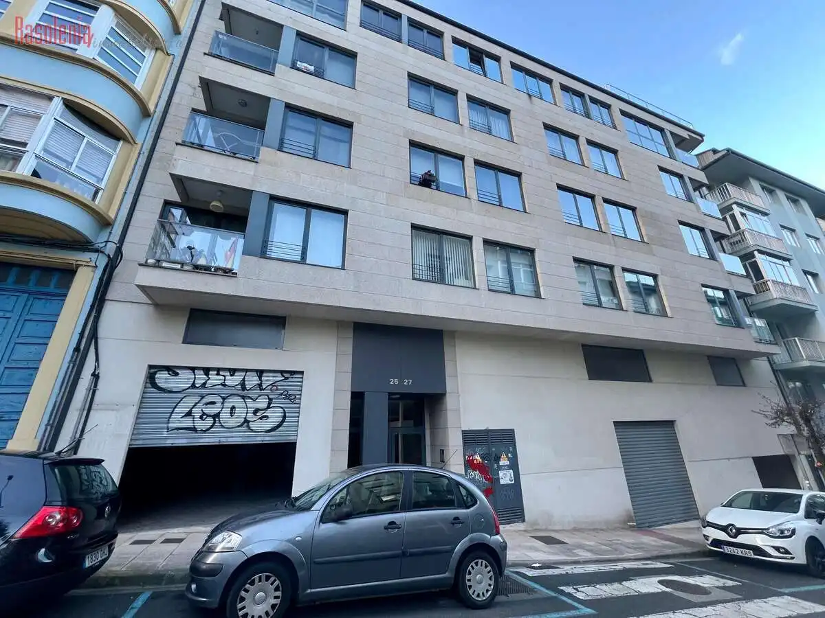 Local comercial en venta en Nicomedes Pastor Díaz 25