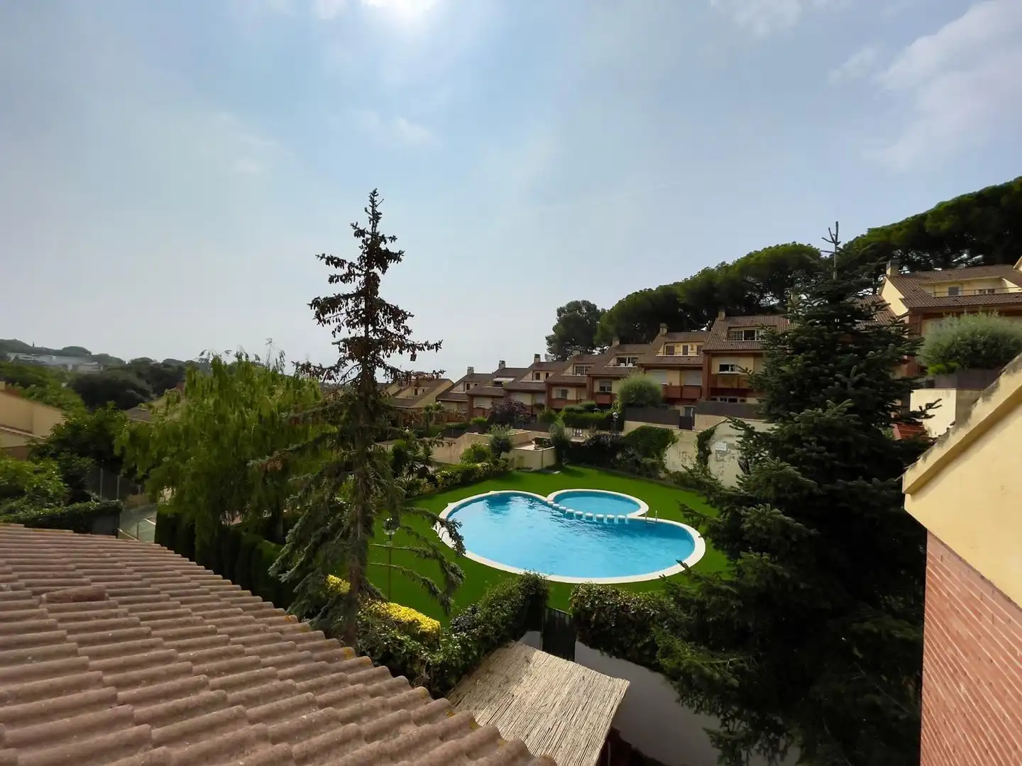 Schwimmbecken von Einfamilien-Reihenhaus zur Miete in Sant Andreu de Llavaneres mit Klimaanlage, Privatgarten und Balkon