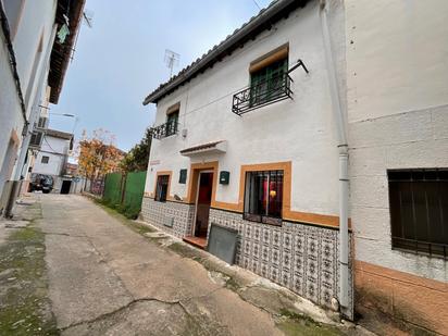 Vista exterior de Casa o xalet en venda en Madrigal de la Vera amb Jardí privat, Terrassa i Moblat