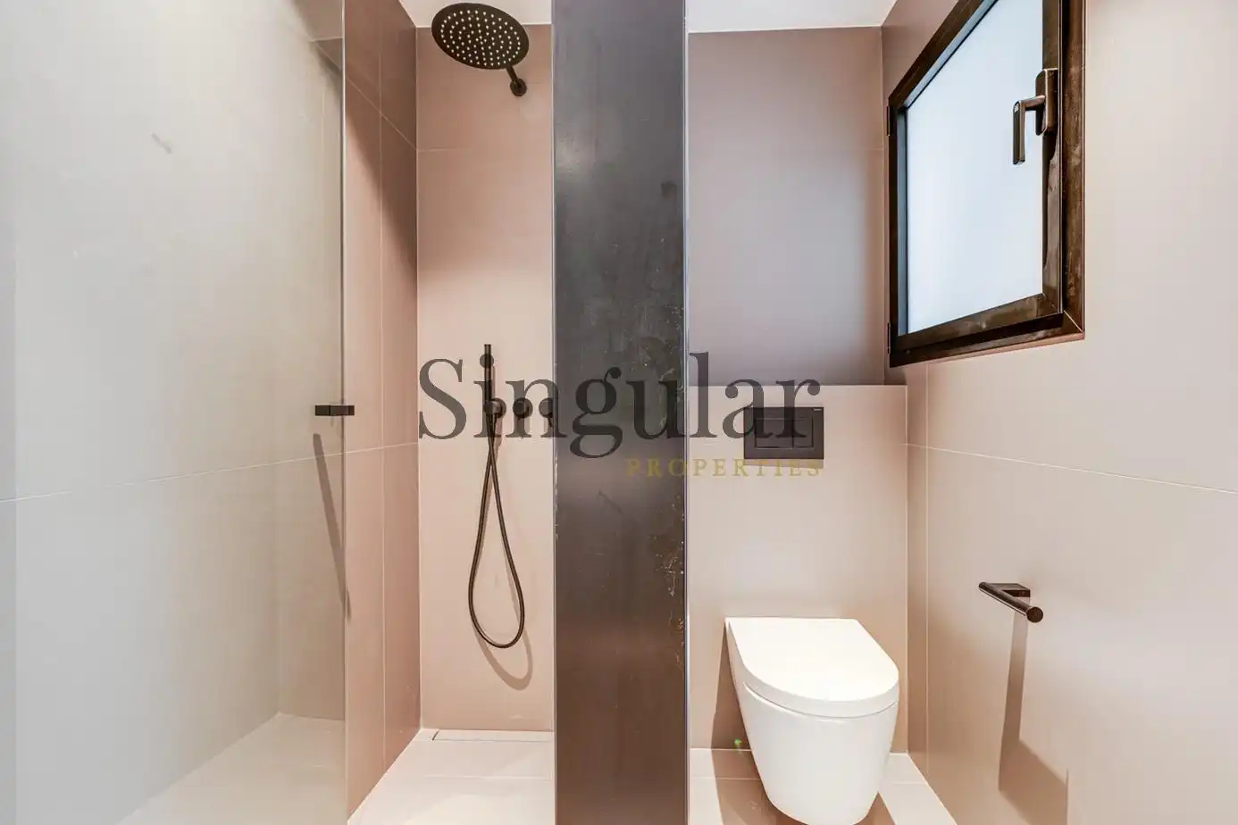 Baño de Piso de alquiler en Barcelona con Calefacción, Jardín privado y Terraza