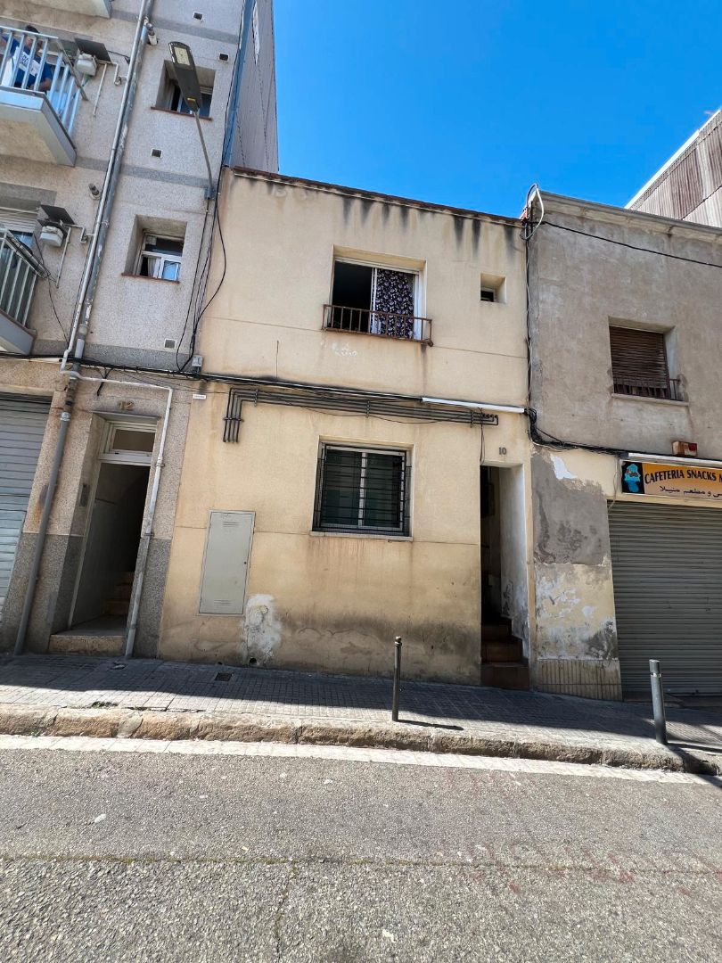 Vista exterior de Piso en venta en Terrassa con Terraza y Alarma