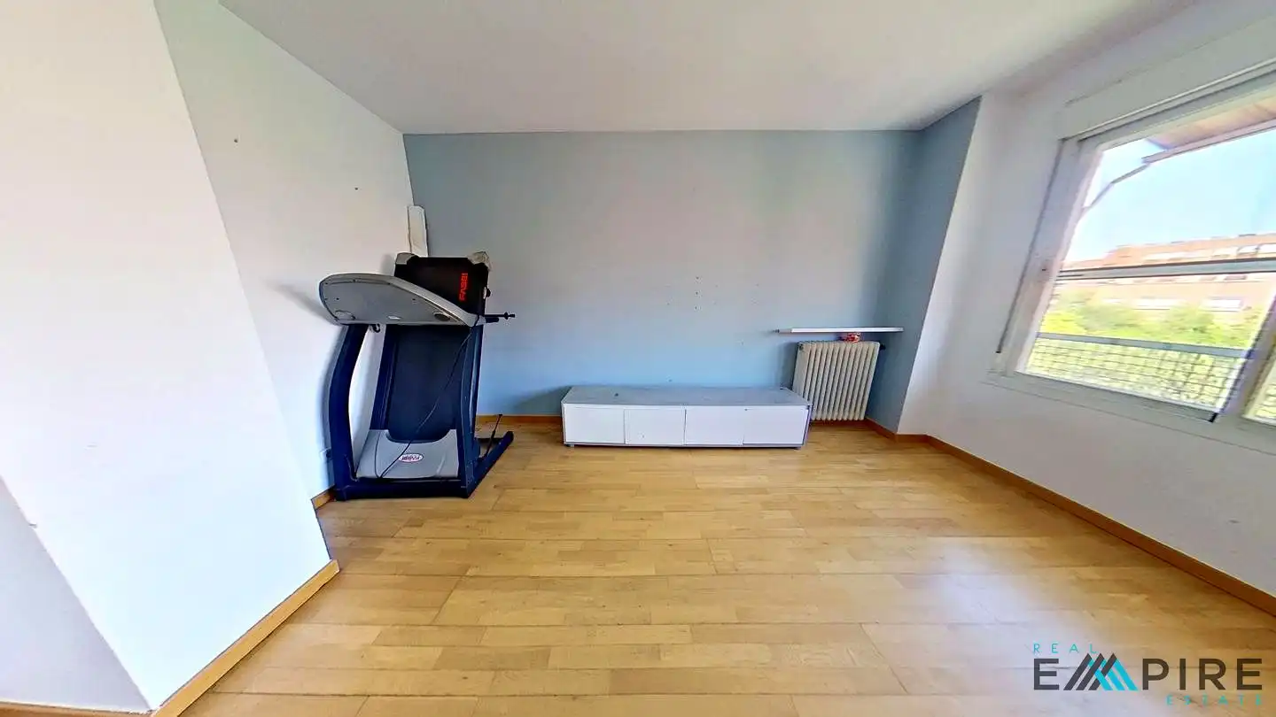 Piso en venta en Madrid con Calefacción, Trastero y Piscina