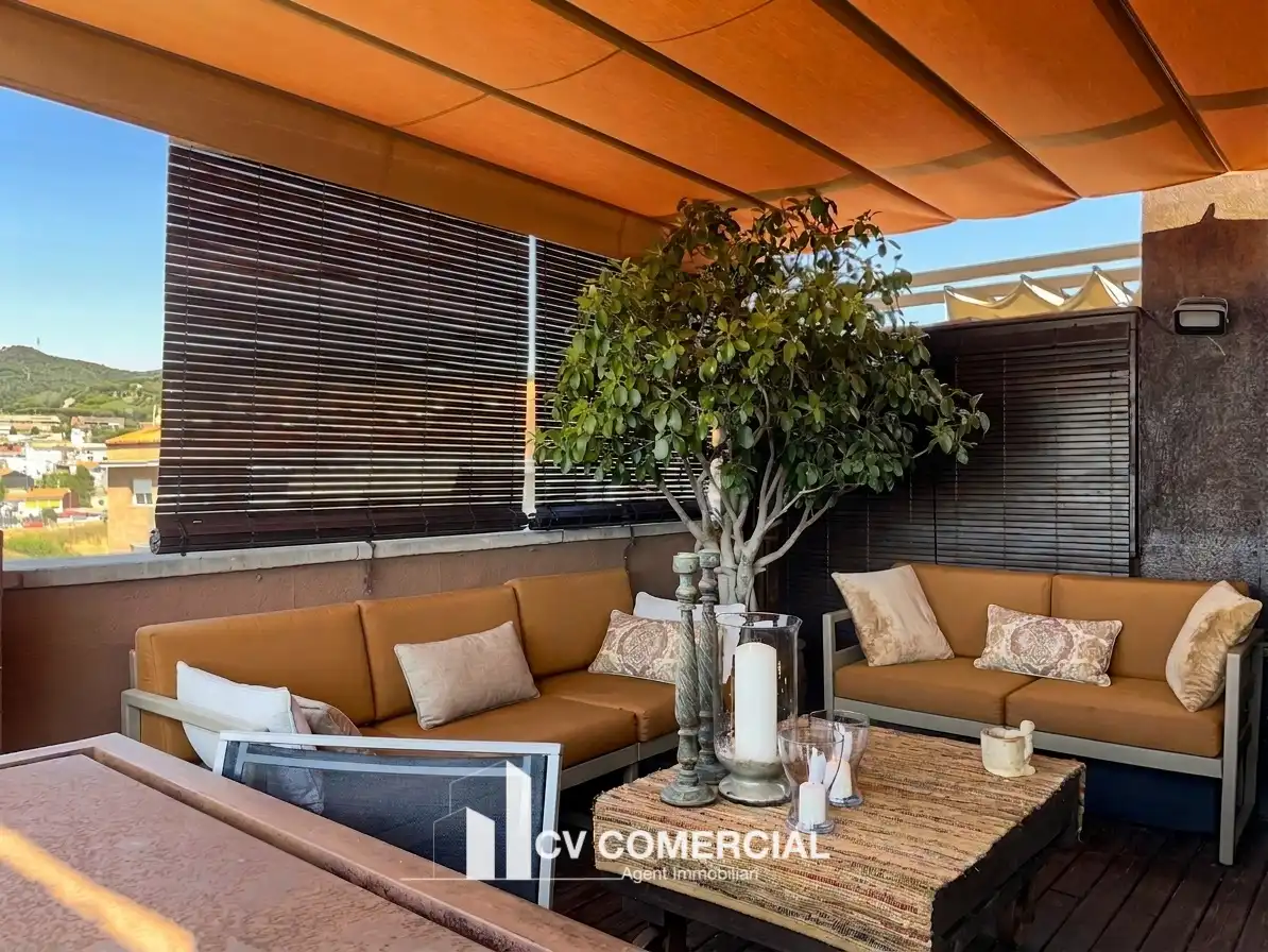 Terraza de Ático en venta en Tiana con Aire acondicionado, Calefacción y Parquet