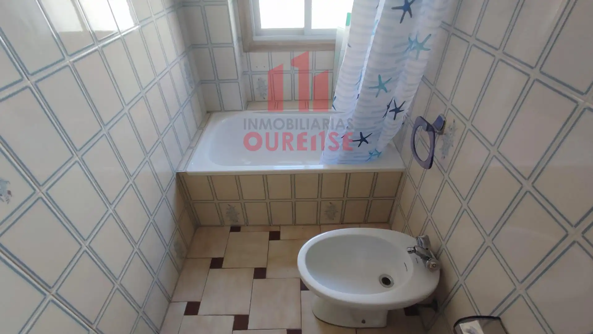 Bathroom of Flat for share in Ourense Capital   with Heating and Furnished