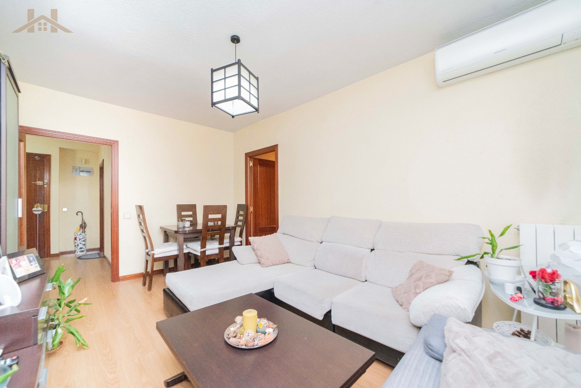 Sala d'estar de Pis en venda en Parla amb Aire condicionat i Terrassa